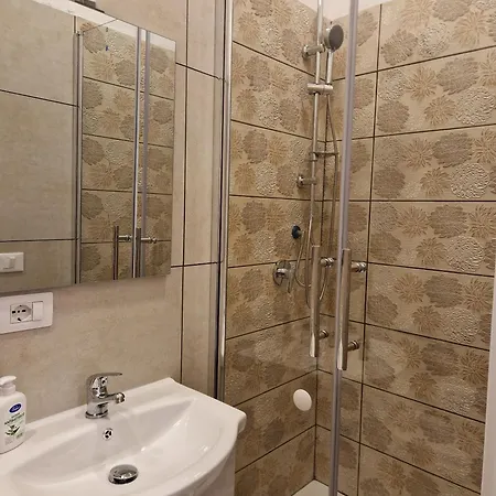 Enjoy Ruins And Church * بومبيي