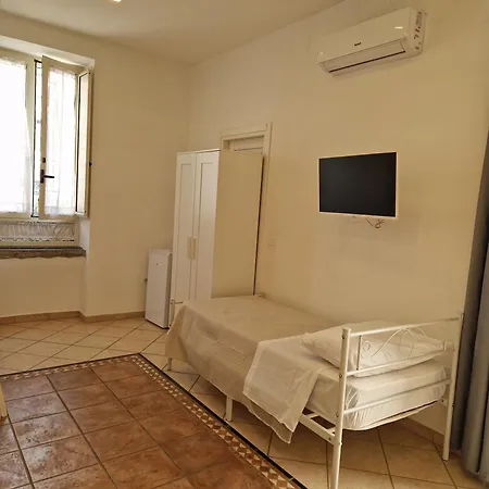 Enjoy Ruins And Church 庞贝